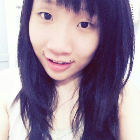 私の名前はNayiです。 あなたに会えてうれしいです。 ♥