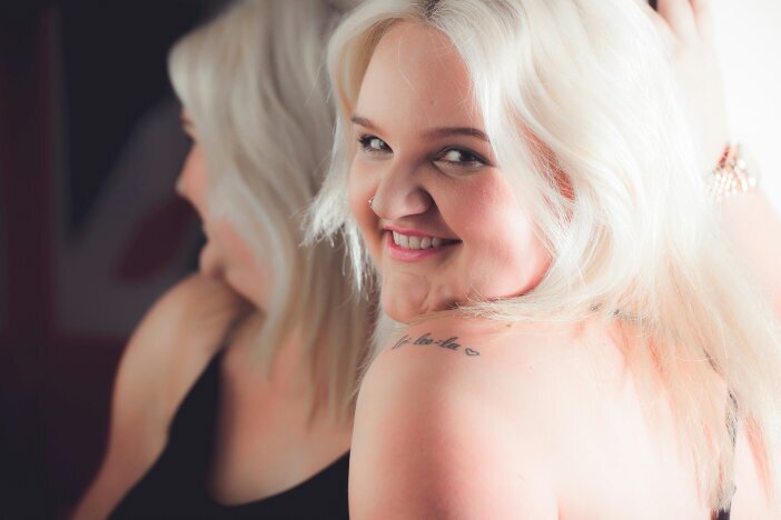 samantha_boarer's profile picture. Performance poet and plus size fashion blogger based in the South West of England. http://t.co/Kwkj3t1oUy   Instagram: @samantha_boarer