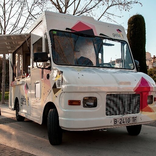 La Furgoneta dels Gelats, gelats artesans, granissats, pastissos,...els postres sobre rodes.