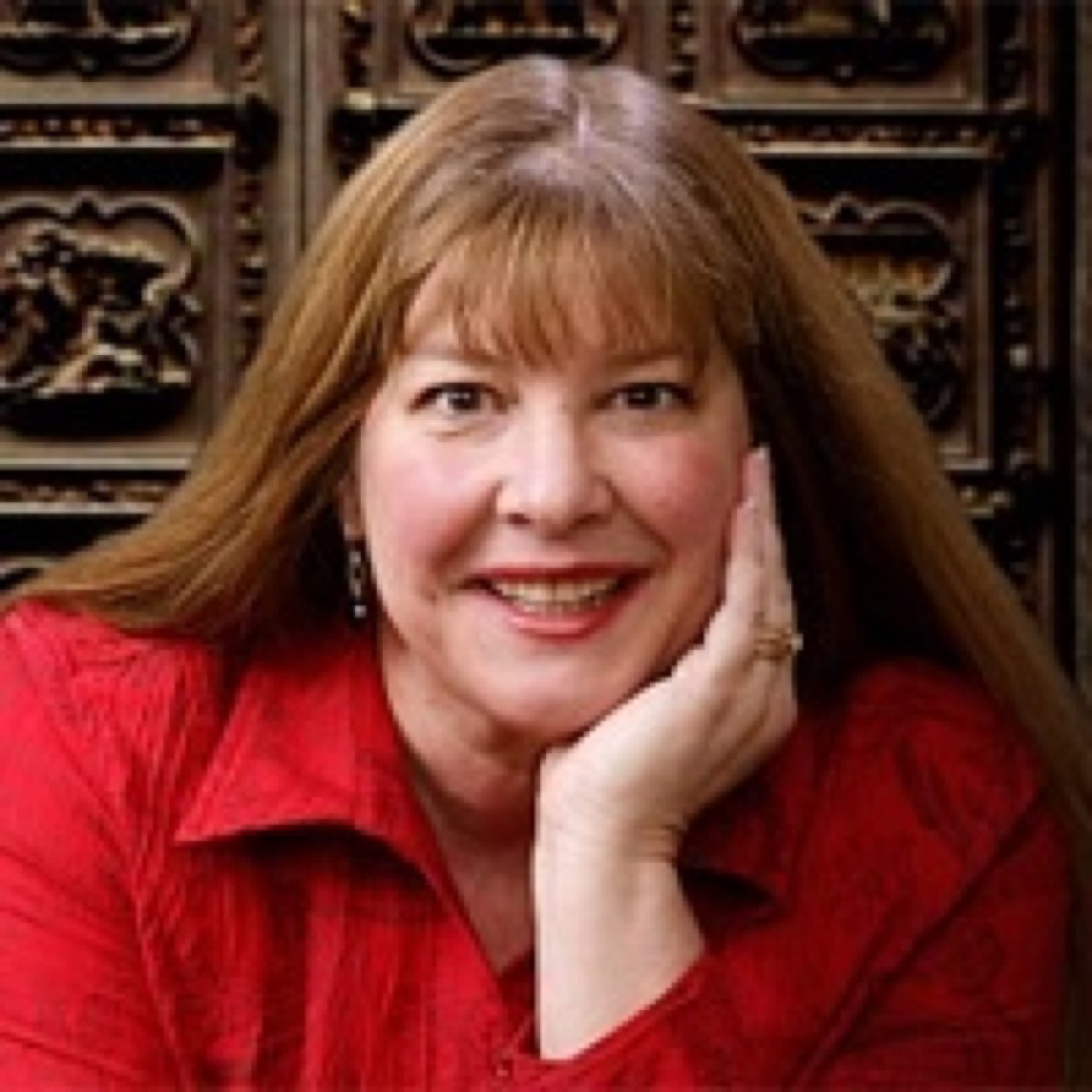 claudiacarroll's profile picture. Passionate about good wine, fabulous friends, great food, dark beer, great people and life!! Also adore my Maine Coon cat, Sadie!