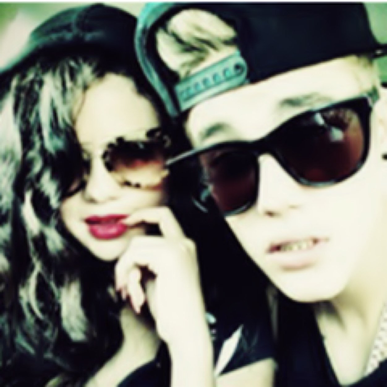 Bieber is my king | gomez is my queen 
-8apri2013-