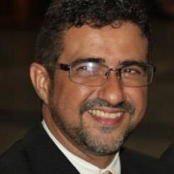 Filho de Deus, cearense, casado, pai, Consultor Imobiliário e de Marketing
