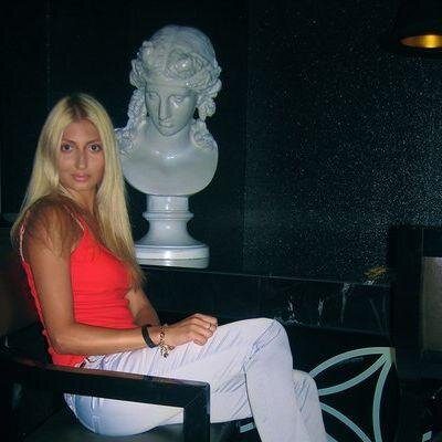 Нравится обмениваться мыслями. Родилась в прекрасном городе. Стараюсь мыслить просто. Как человек коммуникабельная.