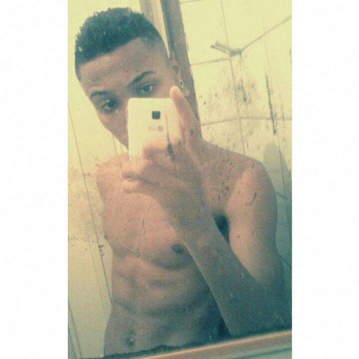 Eu poderia escrever minha autobiografia, mais nunca entendi o personagem principal //: rs

http://t.co/U9eeI1721C