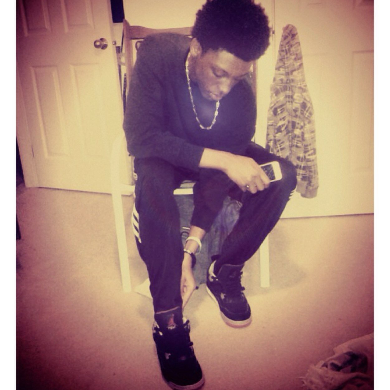 Nigga fuck yah mama she shoulda wore I condom .. ✊