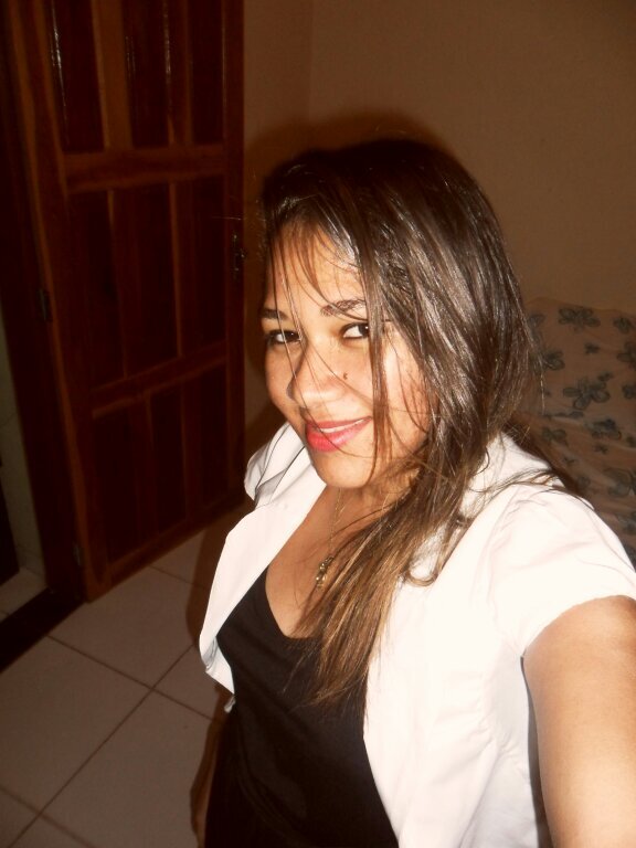 BiancabarretoSb's profile picture. Sou mais cama, mais noite que dia,  mais salgado que doce, mais música que silêncio mais vinho que champanhe  Sou esmalte forte.. Sou eu mesma! ;-)