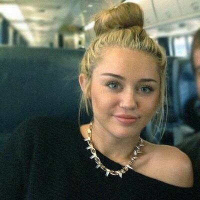 I'm giving you my free follow, in return I only peopl that you follow @mileysmilebitch. She'll follow back. PLEASE GUYS!