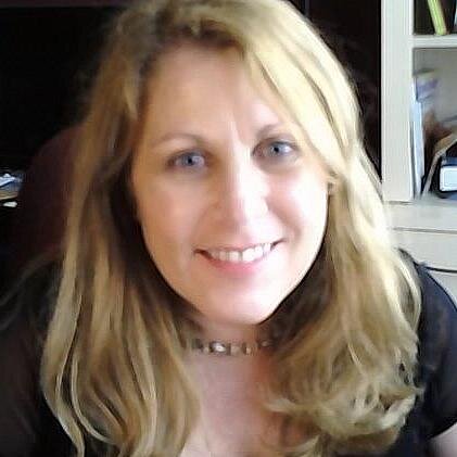 Internet marketer, sales queen & guardian of the profit margin.  Mom to 3 no longer little people & a small zoo of 