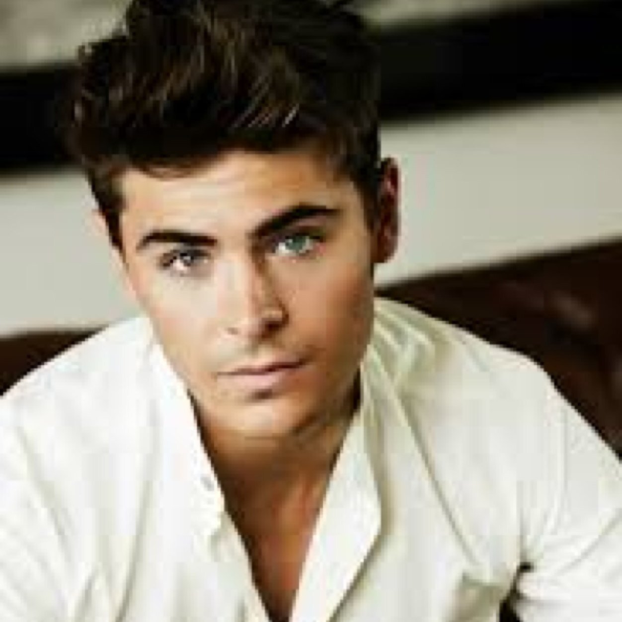 Daily news about one of the BEST actor/musican ther is... ZAC EFRON!!!! ;)
