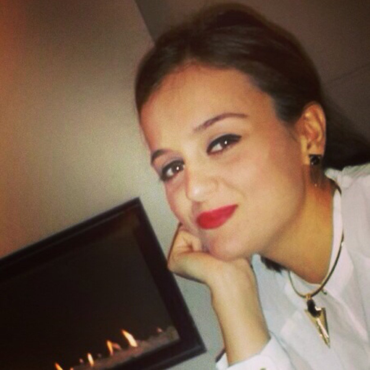 aysegultursucu's profile picture. sözlük anlamı gülen ayşe ;),doğal beslenmeyle kafayı bozmuş, sıkı FENERBAHÇE taraftarı, renkler olmadan asla, bazen hasta bazen yasta:P