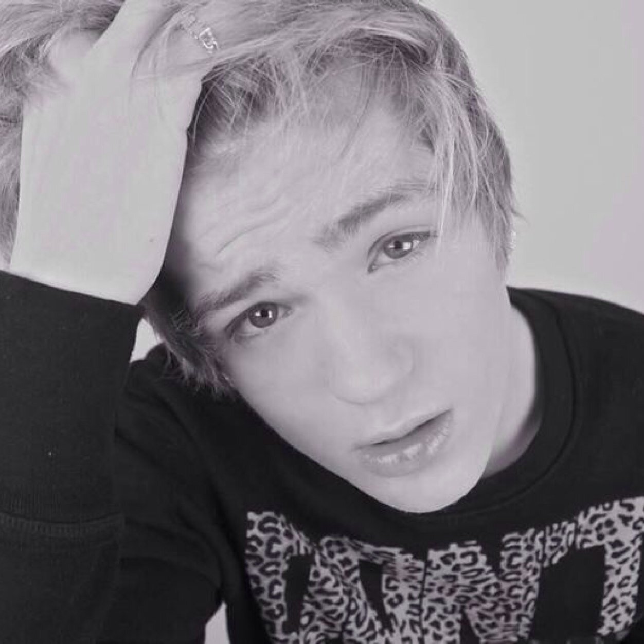 Support @DanielJWorld from the begin till the end , he is going to be big and we believe in him ❤️he is on his way to the top #AlienMeerkats