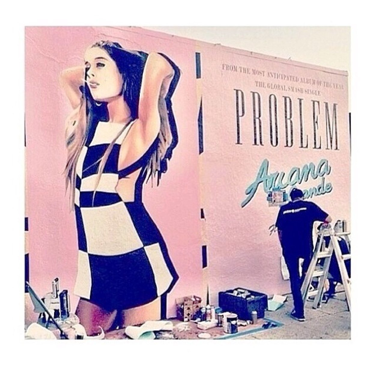 Giving you the latest updates on @ArianaGrande and her TV show @SamAndCat! Buy her debut album #YoursTruly & #Problem now on iTunes! (NL/EN Updates)