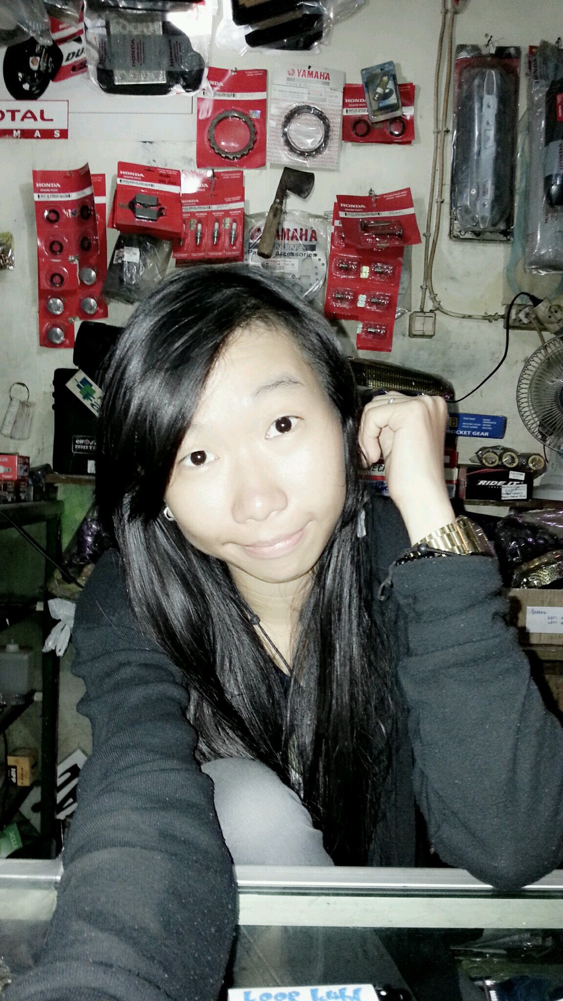 cimut_bee's profile picture. “There are only two ways to live your life. One is as though nothing is a miracle. The other is as though everything is a miracle.”  °\(^▿^)/°