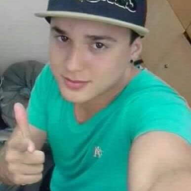 ●•☠
  ●•☠Aprenda a dar valor, não é sempre que a gente encontra alguém que nos tire da tempestade sem pedir nada em troca.