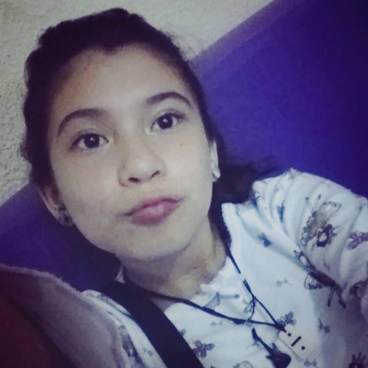 soy una niña divertidaa,buena,amorosaaa y con sentimientos... xD