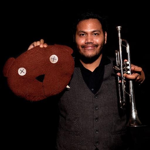 • Saya bukan kamu, tapi ini bisa jadi kita • Canda dalam Harmoni, Tajam tanpa dialektika • Berbagi Asmara lewat Nada di @AbsurdNation •