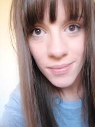 Si una chica es tan estupida como para amarte despues de que le rompieran el corazon, entonces: Ella es la elegida.