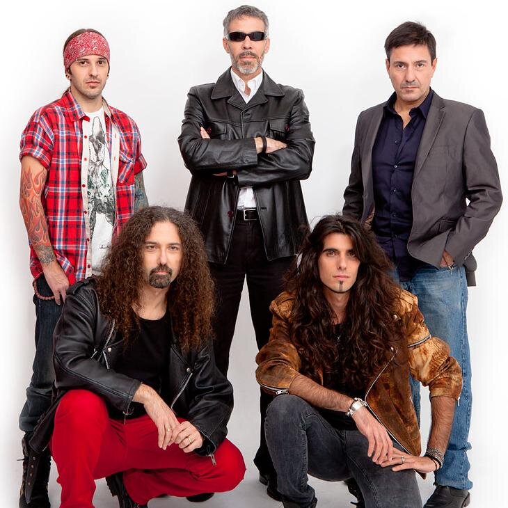 Spanish hard rock band singing in Chinese & Spanish. http://t.co/4GNA8X152t