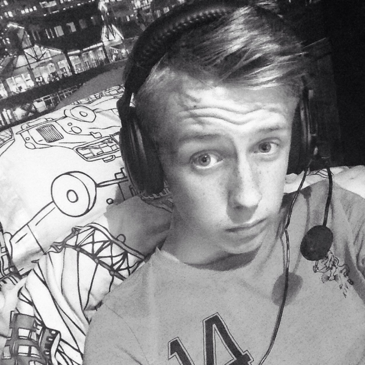 I'm NWGC Blue a member of the 6 man Call Of Duty Black Ops 2 team and fifa player!!