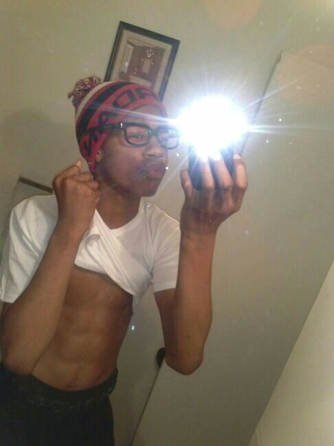 FMOI @smokey_hazel16, FMOV @smokey_hazel16, #single, live in philly, #teambi, ₭ї₭:find_love_4_me, follow mee thoe