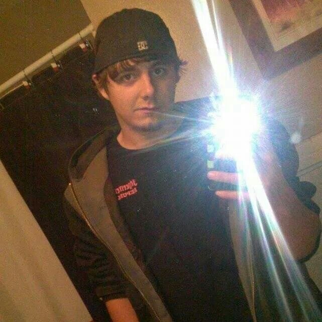 Typical car guy +motivation +ambition. Meds= high doses of Your a Dweeb. Don't judge if you just don't know. Hmu whenever. Lets get into trouble! #Chillmode
