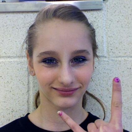 This is my sis in the pic's. Desiree Weidler, She is single and her dream is to become a pop star and if you follow me it might come true. Luv you Des