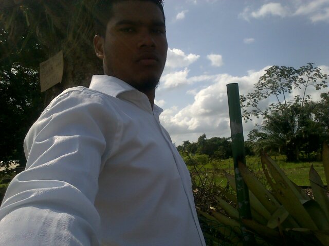$Hard working guy$ ~love soccer ^_^★Gym★stronghold ★music♬~ in a relationship with.  ♥@QueenNoenke♥ like food☇never say never▼★#TTO#shoutout