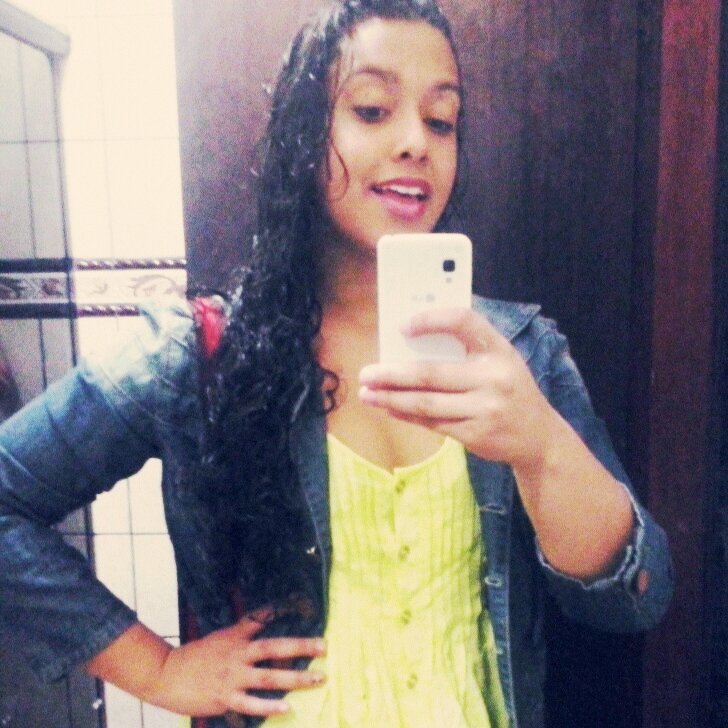 AnaCaarollina_'s profile picture. 