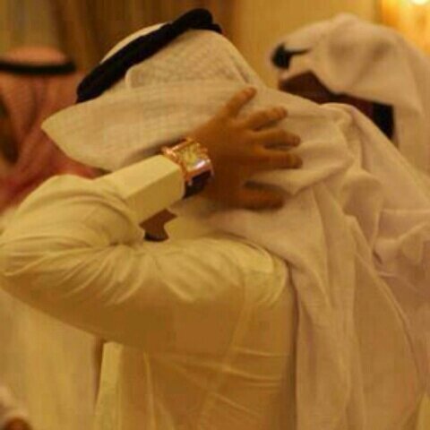 ‏هناك من يهديكَ الحب دونَ أنْ تهديهِ أي شَيء ، وَهُناكَ منْ يهديكَ الألَم ، بَعدَ أن تهديه كل شَي ..!