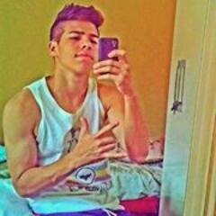 Ainda bem que sempre existe outro dia, e outros sonhos, e outros risos, e outros amores, e outras pessoas. E outras coisas...