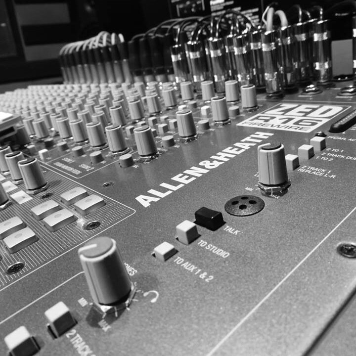 DROP D STUDIOS Tu música, Tu estilo/Your music, Your style