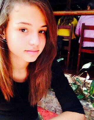 she acts like summer & walks like rain