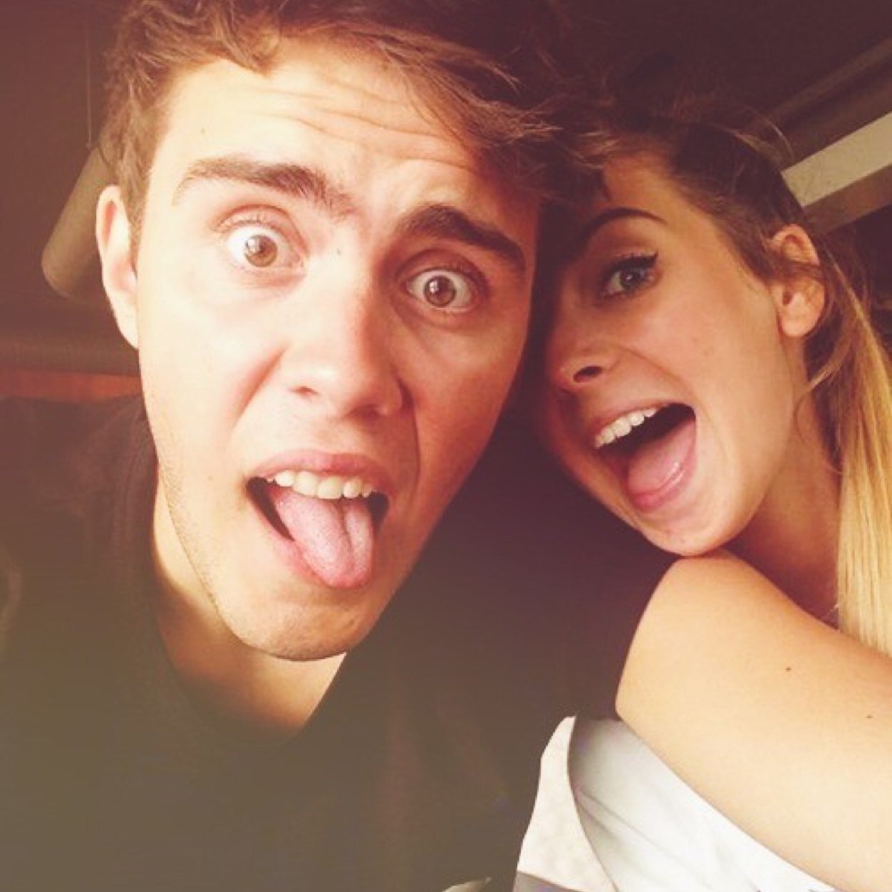 I'm Sophi! Hardcore youtube fan and Zalfie shipper.