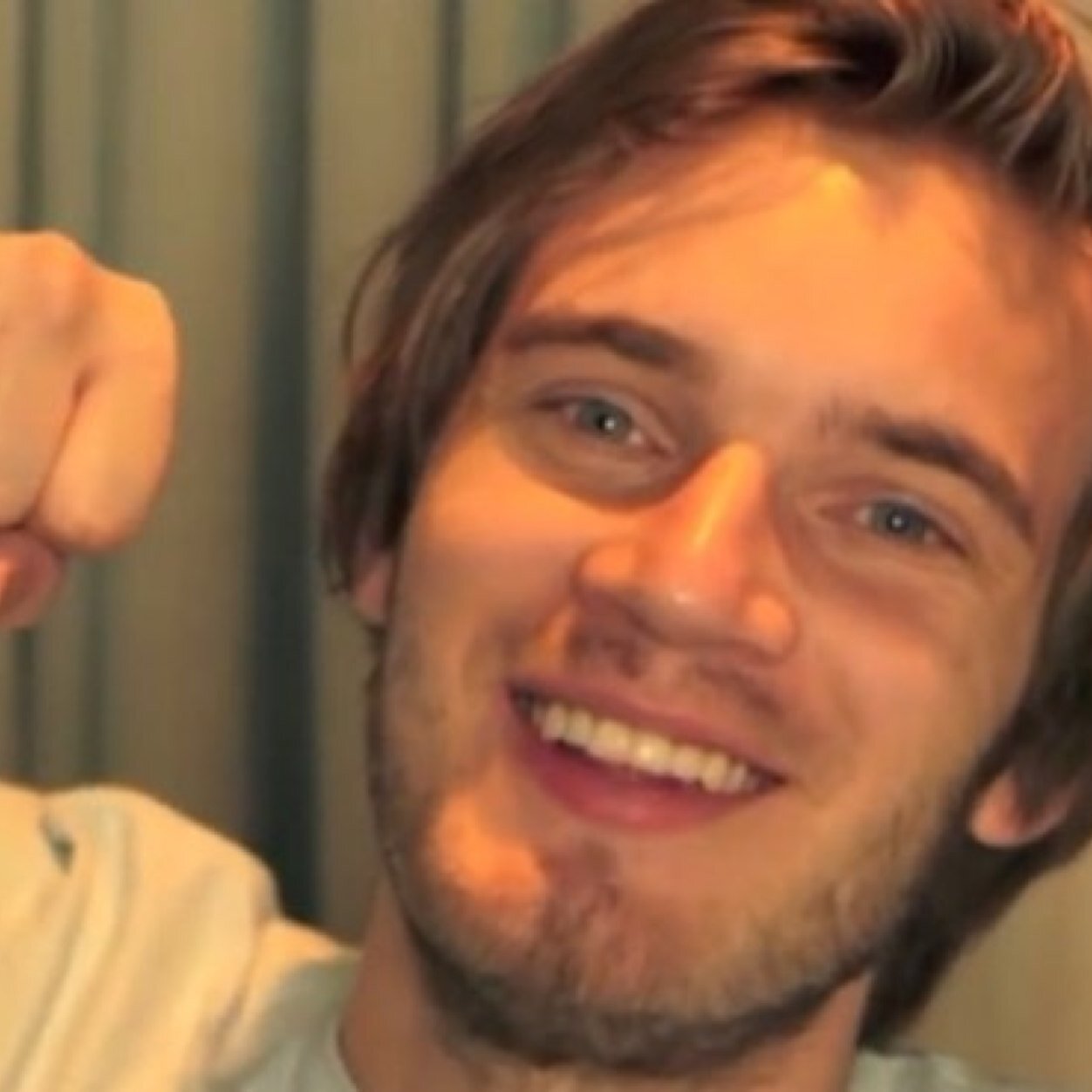 PewdsGurl's profile picture. Pewds and Marzia are awesome and an adorable couple❤️ Lets hope they never brake up❤️ If they do I'll cry Edgar and Maya are totes adorbs❤️