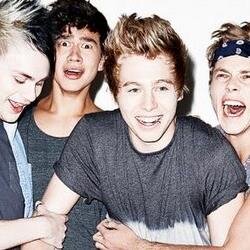 I love 5sos and one direction  ❤️❤️❤️
