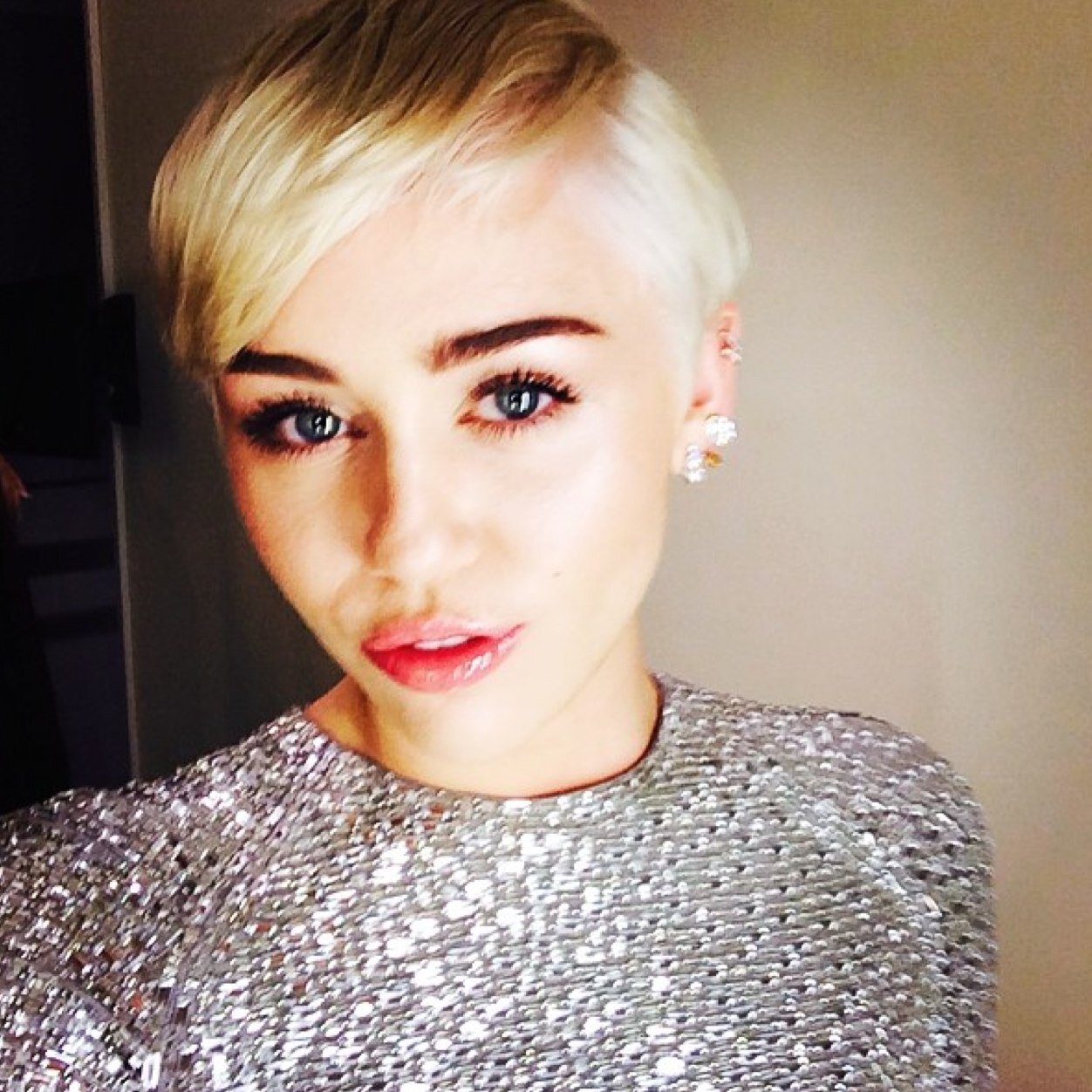 Miley Cyrus is LIFE. Follow for a FB and DM whenever if you wanna, I'm pretty relaxed.