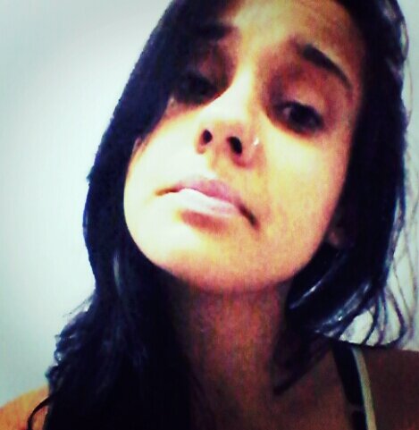 18 anos, linda, querida ;) ~~Whats 92347913