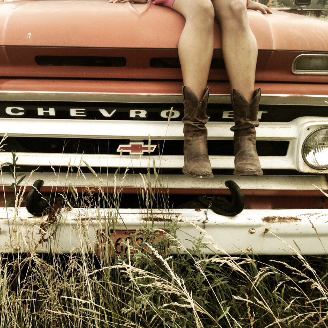 TownWhores's profile picture. Two girls both from small towns telling you like it is. #TeamFollowBack