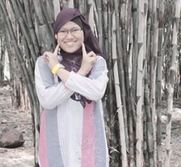 Hiperbola itu bukan geng! Tapi sekelompok gadis rempong rajin nomer satu!(y) | :* 69 Family {}