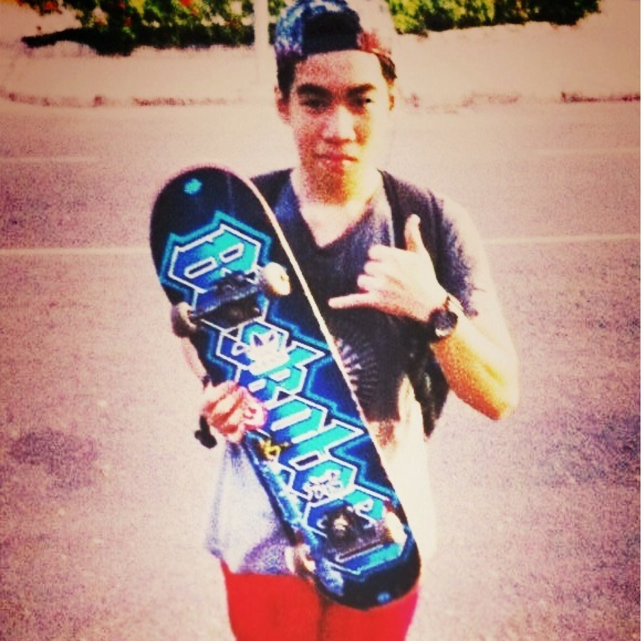 My name's Johnny :3 I am skateboarder from Vietnam. Nice to follow all friends .