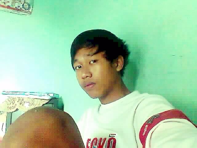 AKU TUMBUH DIBELAKANGMU