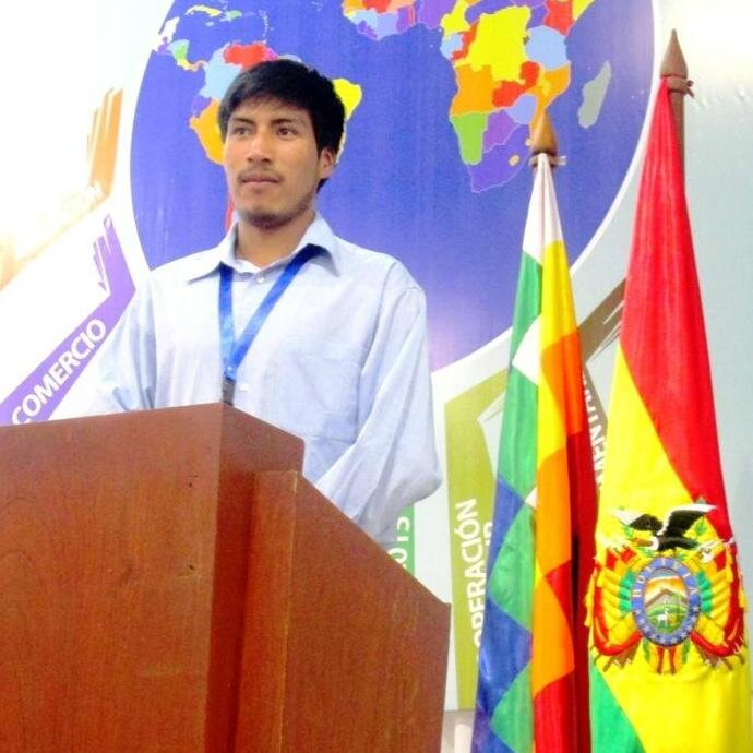 Soy ciberactivista y revolucionario con interes en las relaciones exteriores y organizaciones sociales juveniles para el desarrollo de latinoamerica y el caribe
