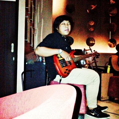 dennypretend's profile picture. Good man | @LittleCheersApp (owner) | pin:2A83FD22 | pray for one destination | beside @arliniLS