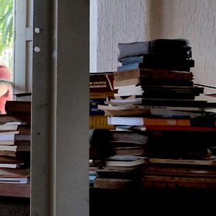 Aprovado pela Lei do Livro de São Leopoldo 2007, homenageia o escritor e professor SÉRGIO FARINA.