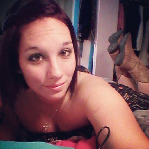 Raven Alexis(: 21, best friend&&wife Isabella Grace; boyfriend Daniel Joseph Alexander(: I live life as it comes and tell my story as it is.. so follow♡♥↓