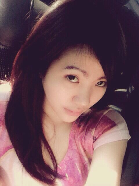 happyputri's profile picture. 