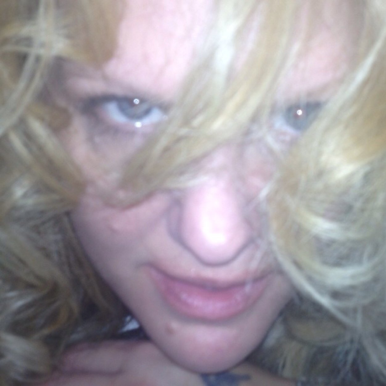R U a good Witch or a bad Witch?I'd say a little of both!Earth based,harm none.Im an artist,baker,amazing cook & world traveled.Love being a California girl!!