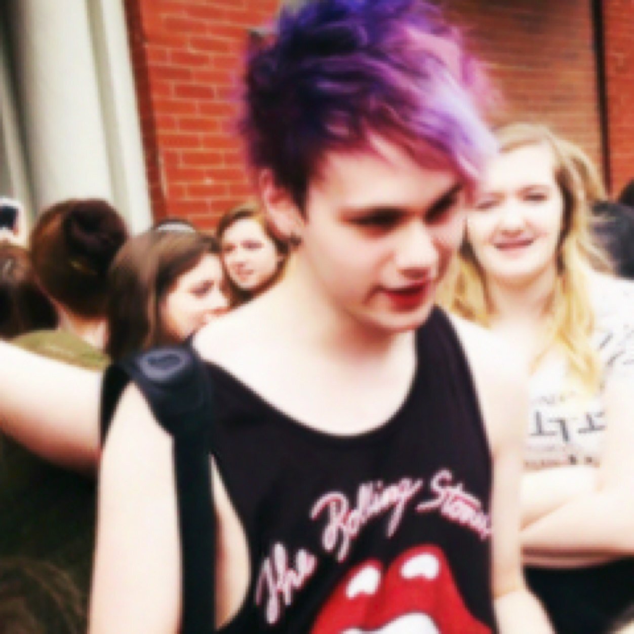 Please follow @voidstiless i just gave you this follow ill follow back i promise ily