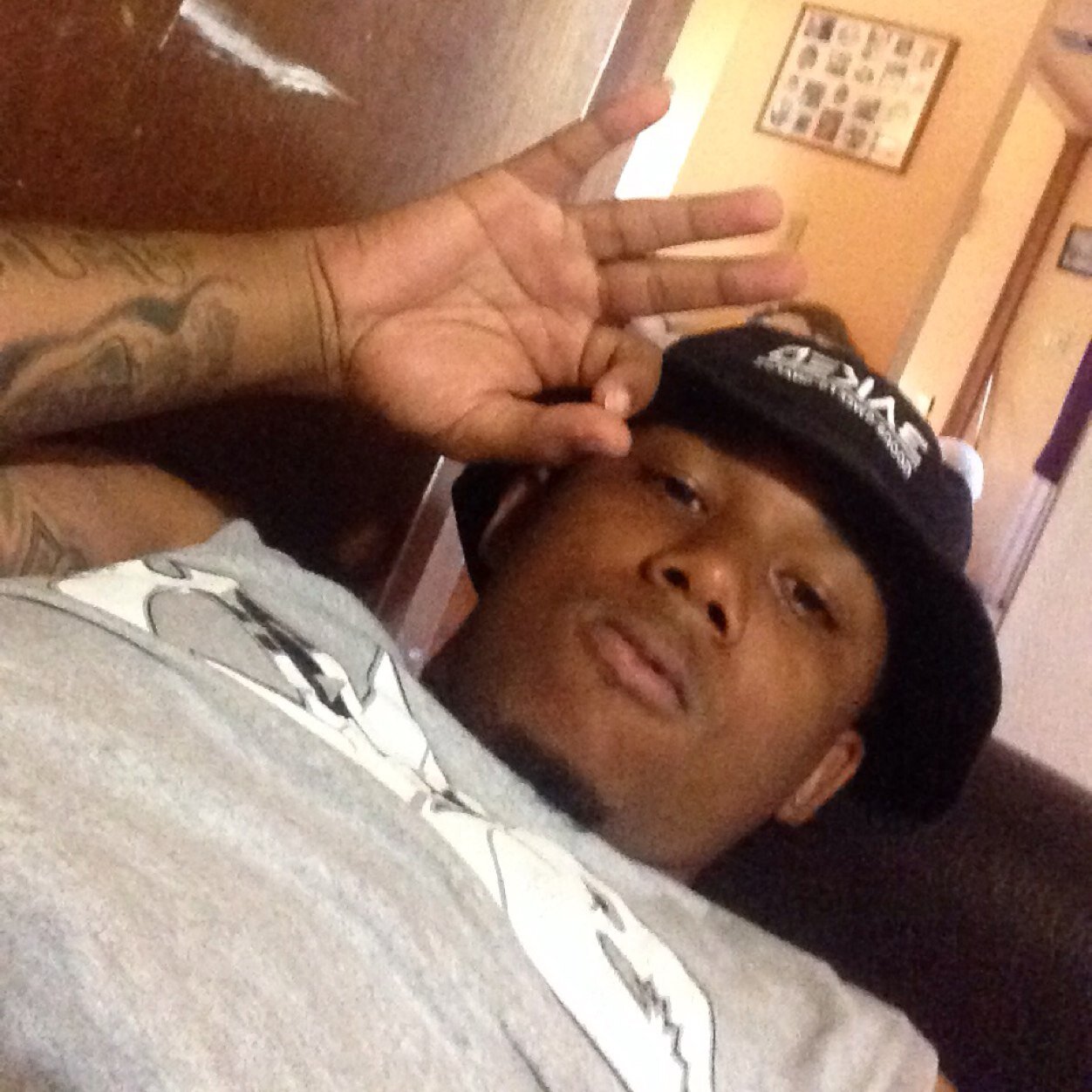 _emoney32's profile picture. 