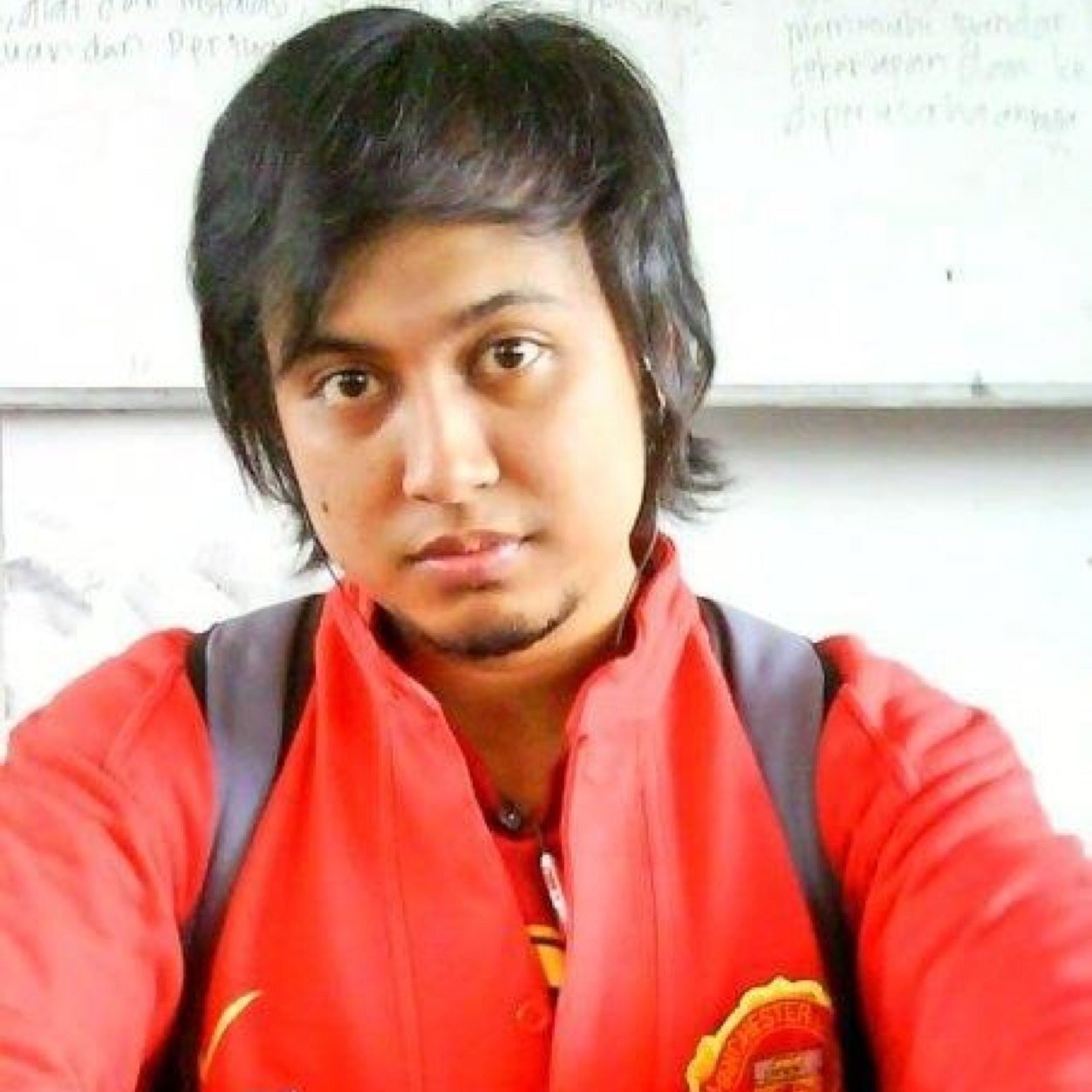 hidup yang indah itu, bisa berbagi. dan berbagi itu tidak mesti dengan uang, tapi apapun yg membuat orang lain bahagia